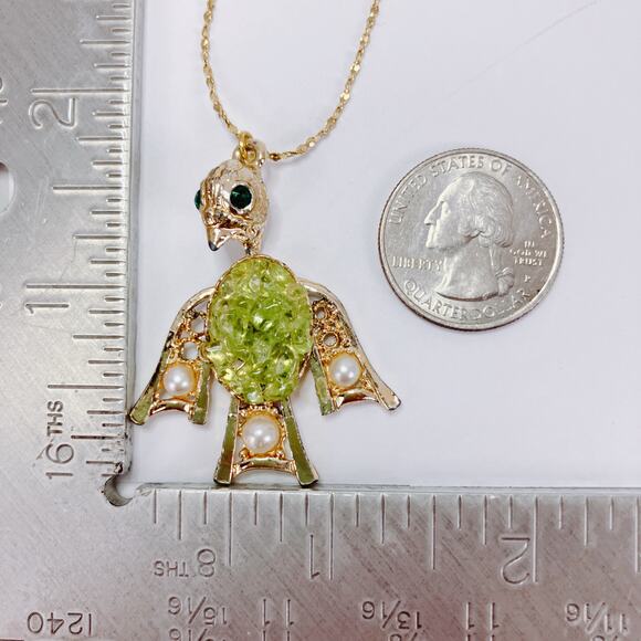 VTG Mid Century Bird Pendant Necklace Green Quartz Gold Tone Figural Animal - Picture 10 of 12